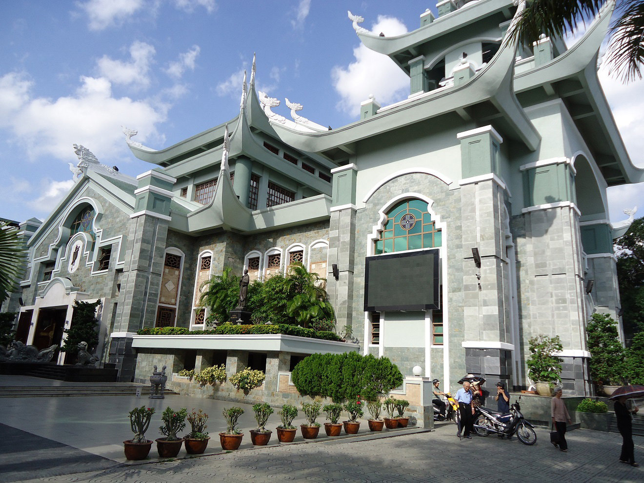 NHÀ THỜI BA CHUÔNG GIÁ SỨ ĐA MINH